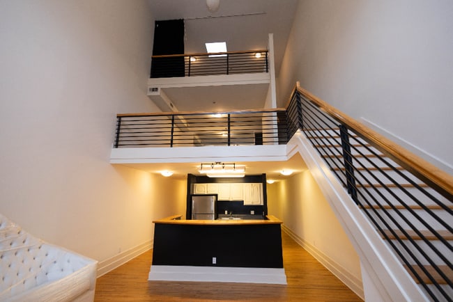 Building Photo - 523 N Bertrand St