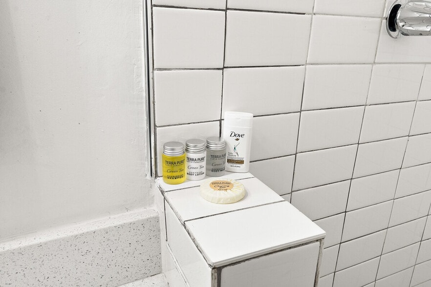 Building Photo - 704 W Main St