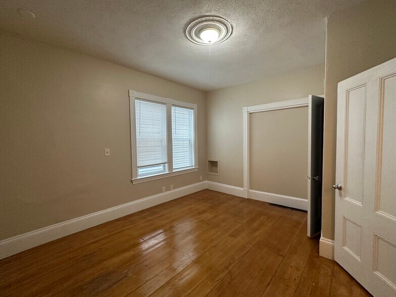 Building Photo - 3243 Washington St