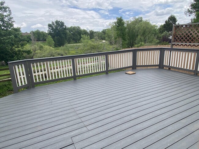 Building Photo - 11960 Meadowood Ln