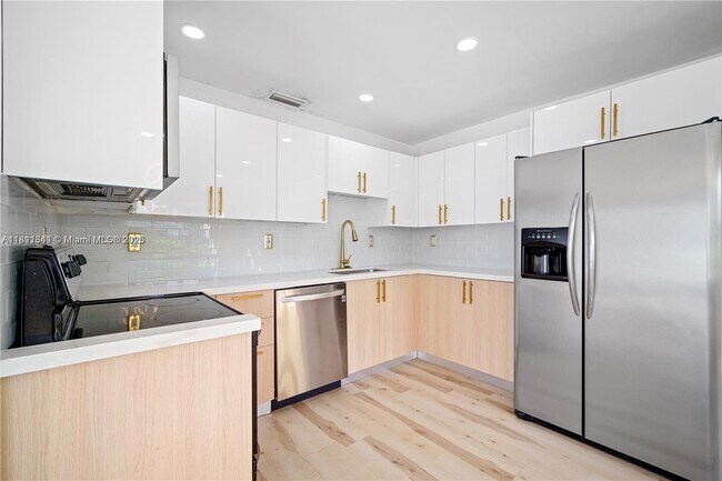 Building Photo - 1523 NE 148th St
