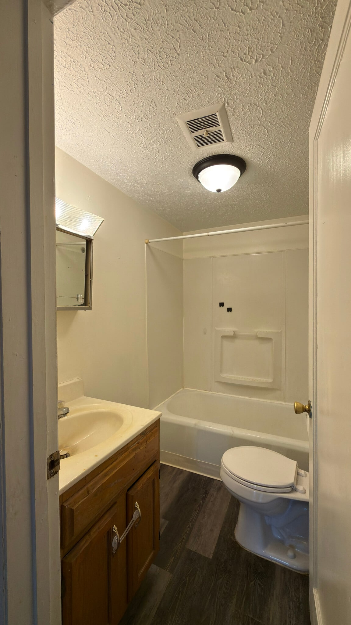 Bathroom - 221 Walnut St
