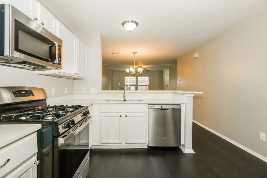 Building Photo - 6154 Settlers Lake Cir E