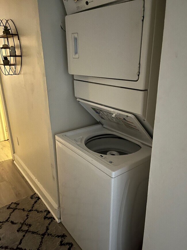 Building Photo - 1602 Newport Ave