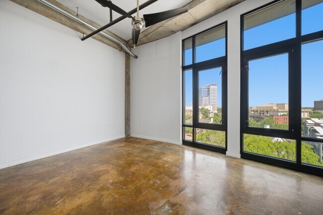 Building Photo - 415 St Pauls Blvd