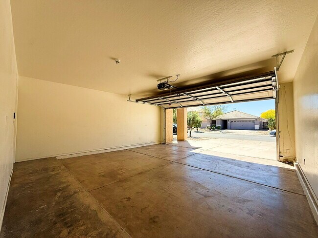Building Photo - Beautiful Goodyear Home in Centerra – Spacious, Stylish & Move-In Ready!