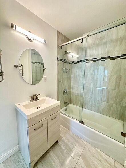 Building Photo - 915 Indiana Ave