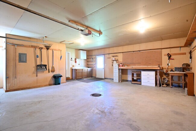 Building Photo - 272 WY-335