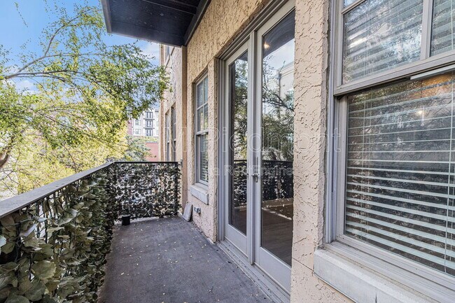 Building Photo - 925 Garrett St