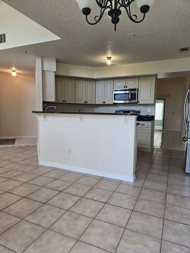 Building Photo - Charming 4-Bedroom Home Ready for You to M...