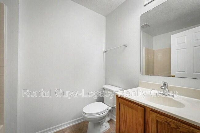 Building Photo - 7414 Palm Hills Dr
