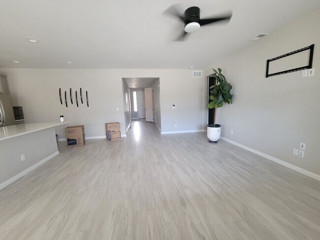 Building Photo - ALL PROSPECTIVE TENANTS MUST SUBMIT A $58 NON-REFUNDABLE APPLICATION FEE PER APPLICANT ONLINE AND...