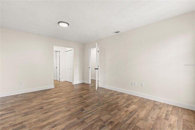 Building Photo - 4038 Versailles Dr
