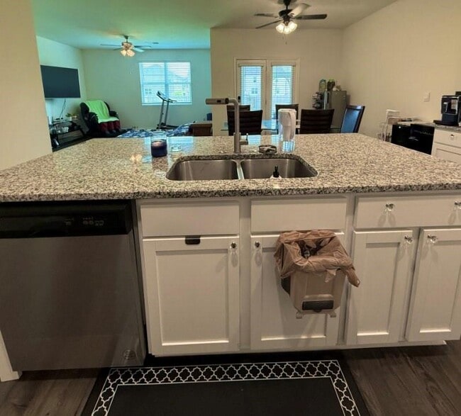 Building Photo - 2015 Waycross Ln