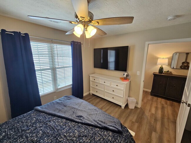 Building Photo - 814 Pierson Rd