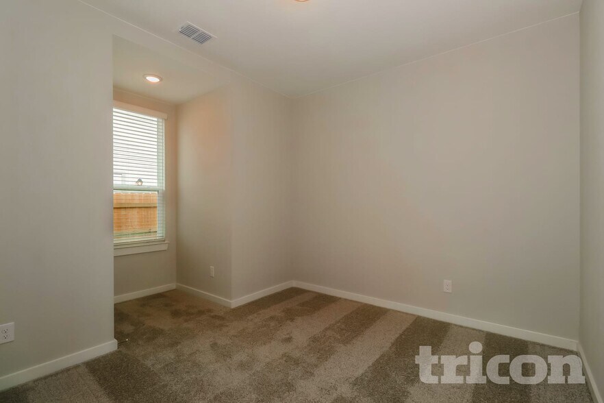 Building Photo - 1725 Mexican Heather Dr