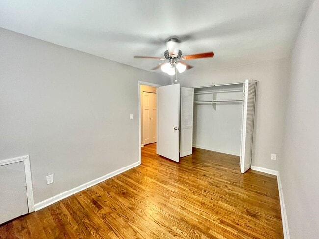 Building Photo - Birmingham Condo!