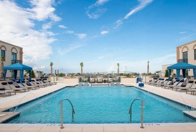 Building Photo - 128 Columbus St