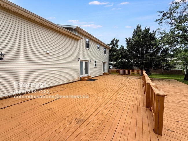 Building Photo - 122 Brawley Dr