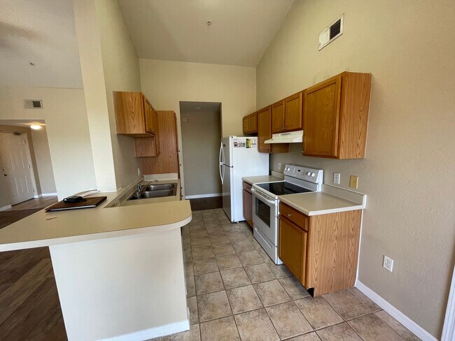 Building Photo - ANNUAL RENTAL - 2 BED / 1 BATH AT FAIRWAY PRESERVE
