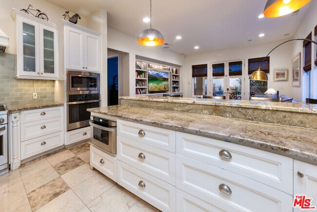 Building Photo - 2319 Bagley Ave