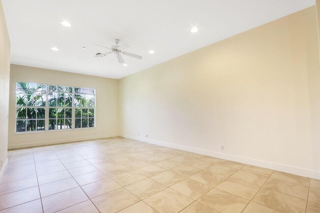 Building Photo - 4505 Artesa Way S