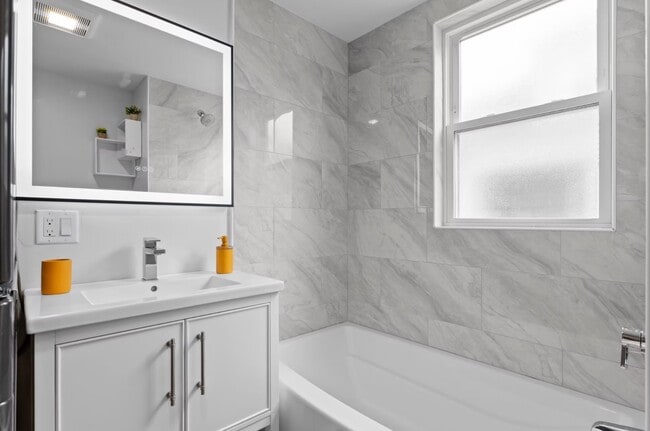 Building Photo - 29 Harbor St