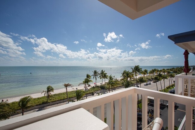 Building Photo - 1 Bedroom 1 Bathroom Furnished Top Floor Direct Ocean View Condo