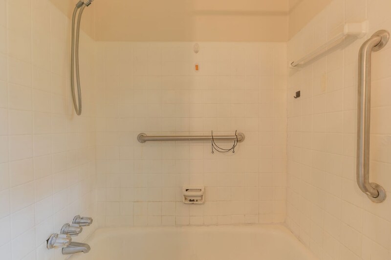 Building Photo - 925 Fleetwood Dr