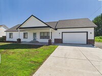 Building Photo - 940 S 38th Ave