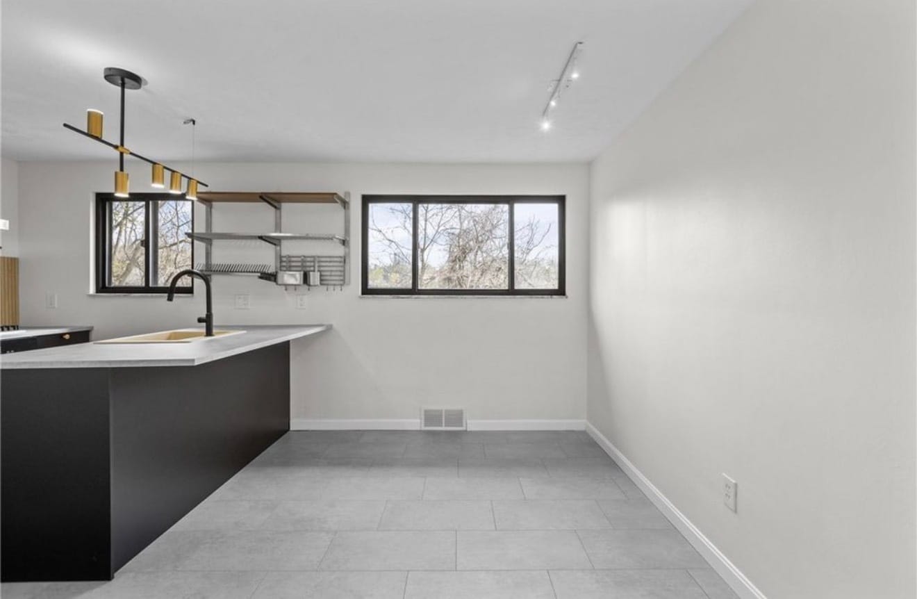 Building Photo - 548B Firethorne Dr