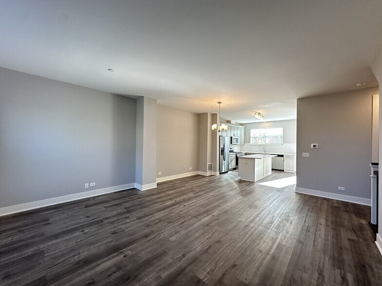 Building Photo - 615 Broadway St