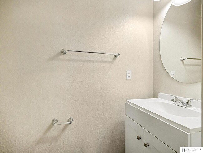 Building Photo - 8417 S 65th St