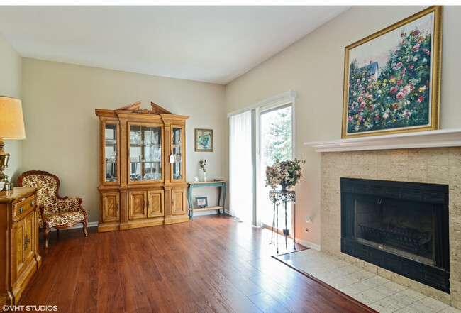 Building Photo - 544 W Parkside Dr