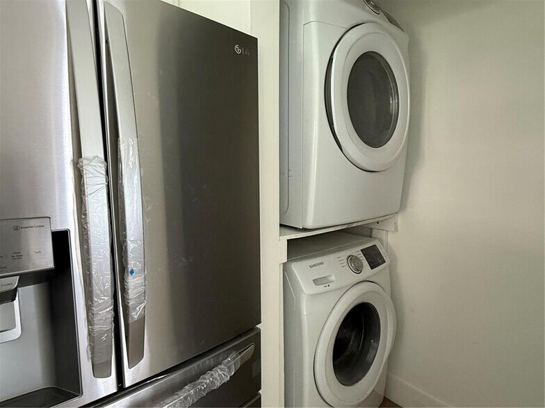 Building Photo - 15749 Woodgate Ct