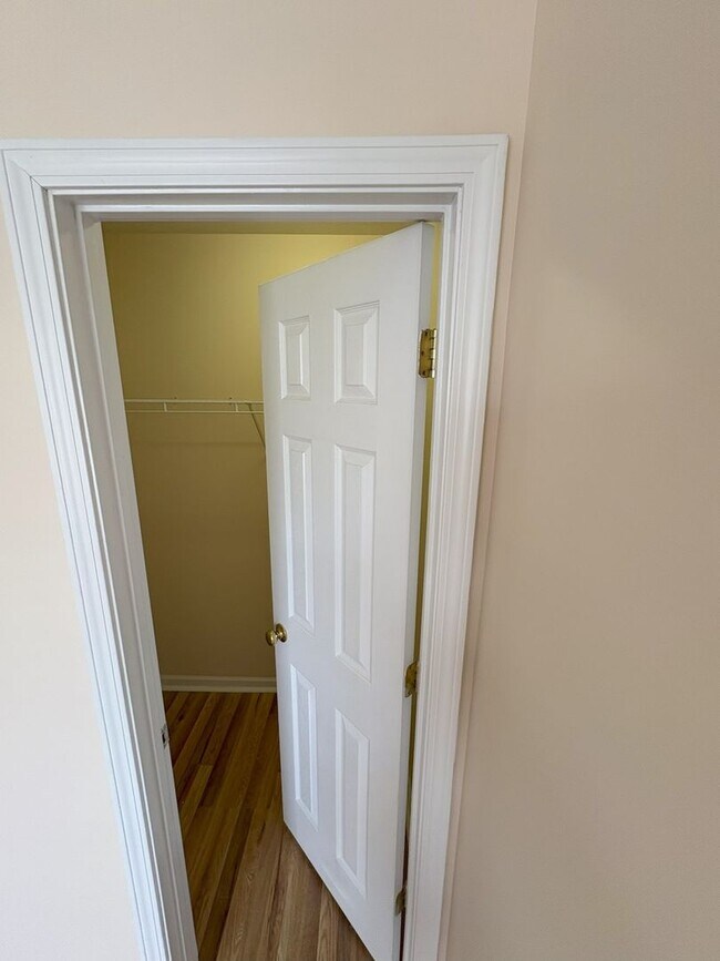 Building Photo - Centrally located Townhouse in Charlotte