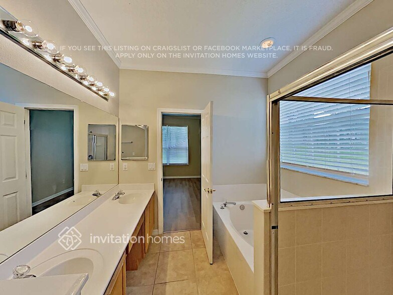 Building Photo - 3713 Fallscrest Cir
