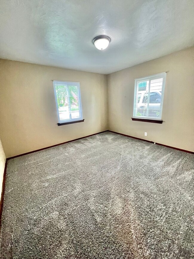 Building Photo - NEW LISTING! 3 Bedroom House!