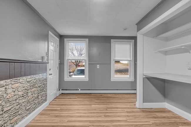 Building Photo - 13 Pacific St