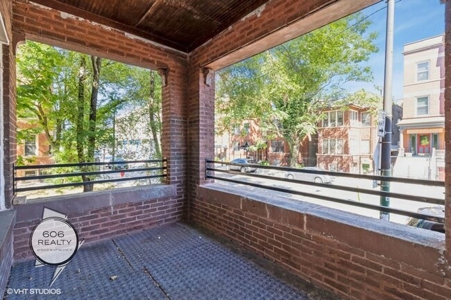 Building Photo - Beautiful Logan Square Apartments!