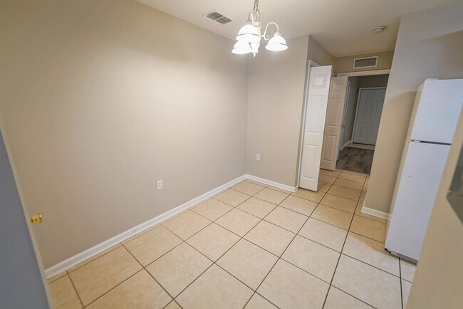 Building Photo - 241 Dixie Dr