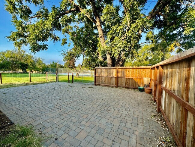 Building Photo - NOW AVAILABLE - 628 S FT STUDIO ON LARGE LOT