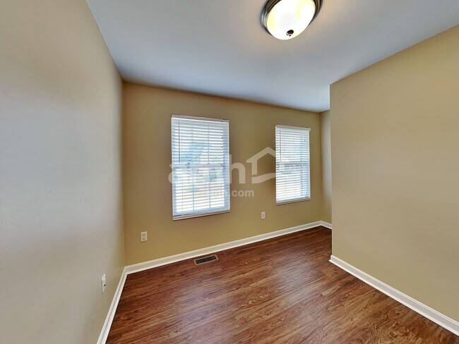 Building Photo - 10213 Waterford Ct