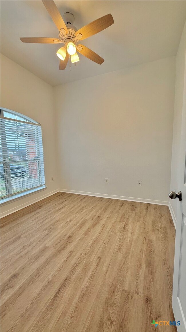 Building Photo - 2107 Gail Dr