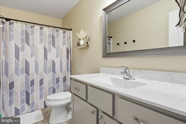 Building Photo - 1617 Tomahawk Trail
