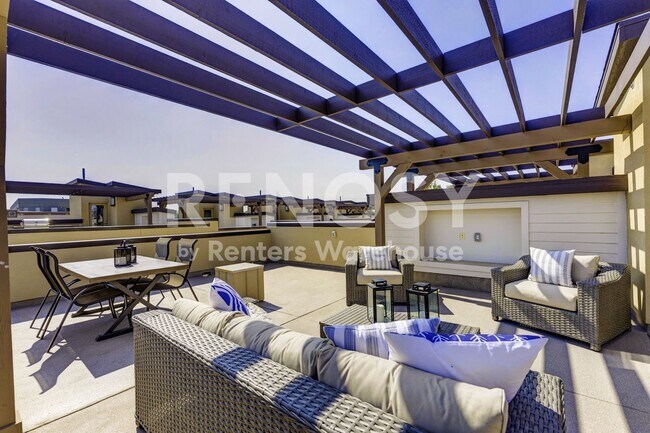 Building Photo - Prime Luxury Berkeley Townhouse with Rooftop Deck AVAILABLE NOW