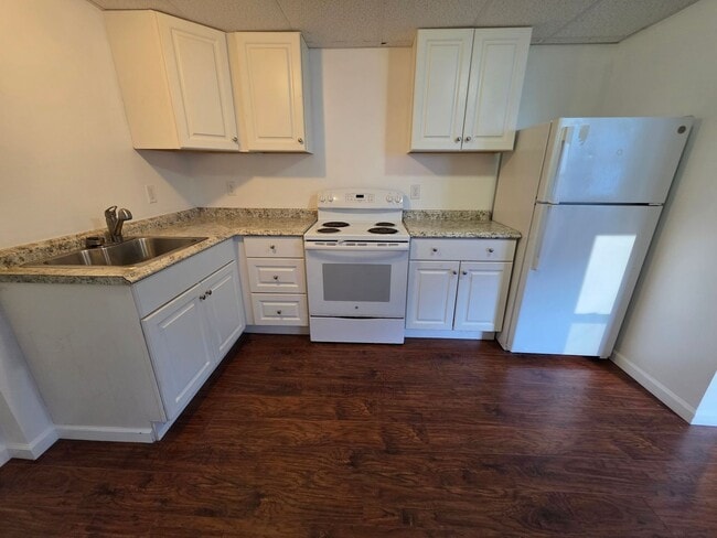 Building Photo - 83 Hudson St