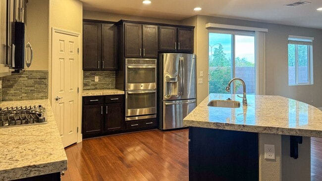 Building Photo - 4-bed, 2.5 bath, 2,498 sq ft home in Mount...