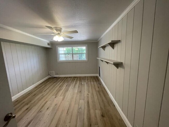 Building Photo - 133 3rd St