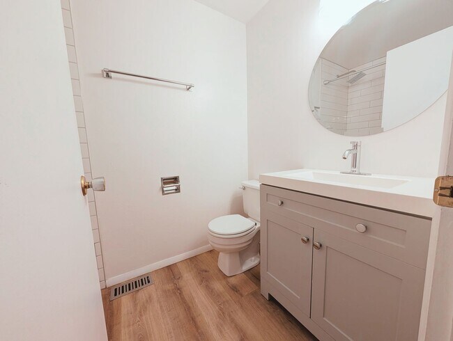 Building Photo - 3-Bedroom Home in great Location